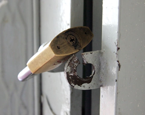 Mẹo mở ổ khóa dễ dàng khi bị rỉ sét