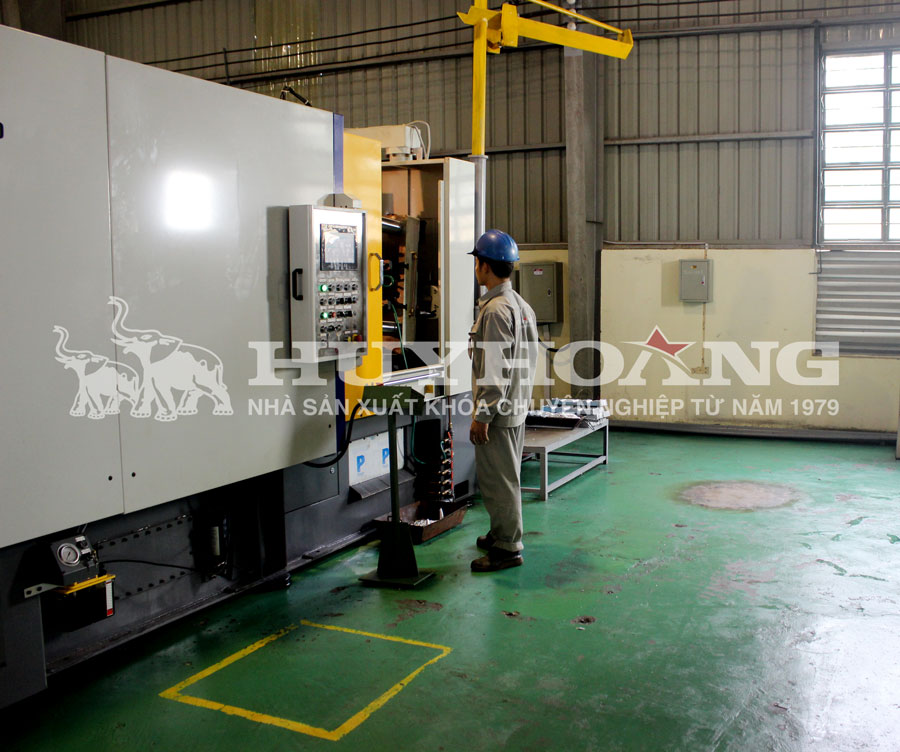 Giới thiệu nhà máy sản xuất khóa Huy Hoàng